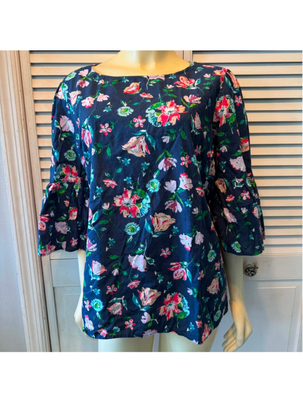Time and Tru Floral Women's Blouse Bell Cuff Sleeves Size XL